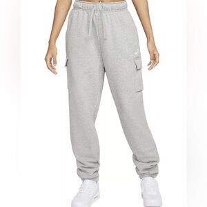 Nike Sportswear Women's Club Fleece Mid-Rise Oversized Cargo Sweatpants